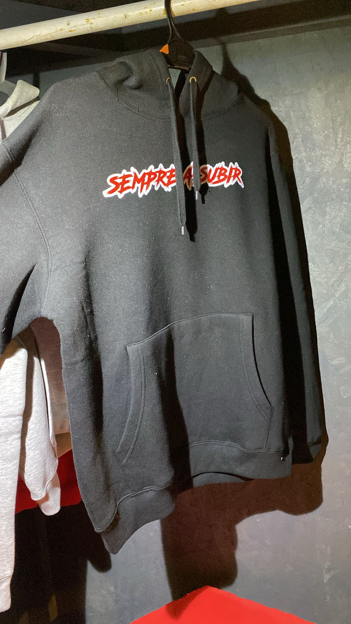 Hoodie Preto PaintOut - frente